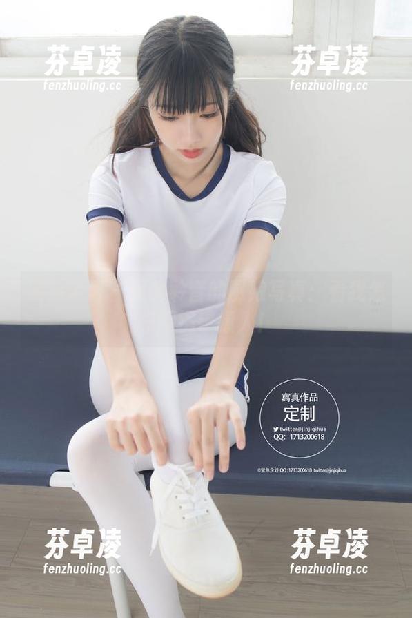 紧急企划-龙崎聆音 紧急企划 - 龙崎聆音的厨娘写真:看我怎样用锅铲撩人!