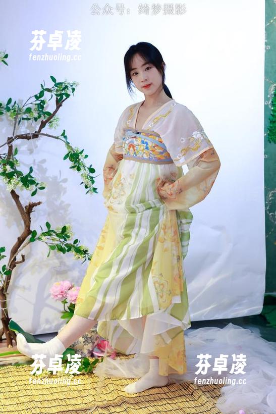 绮梦摄影-小艺 绮梦摄影 - 小艺的白裙:这摆姿势,谁能忍心不把它当壁纸?