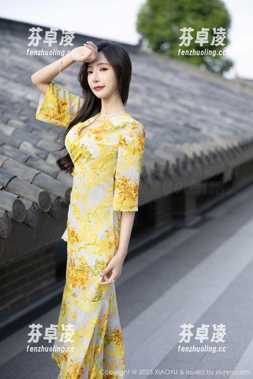 语画界 - 允儿Claire这样搭配也太让人期待了吧，照片一出，就是眼镜OL的代言人！