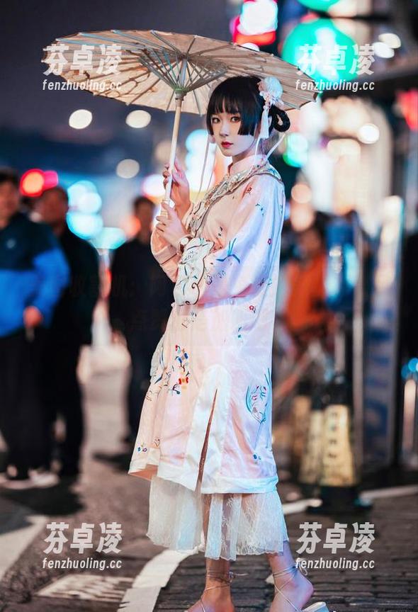 美图收割机：阿包也是兔娘的美脚，赚足点赞也是加班吧？