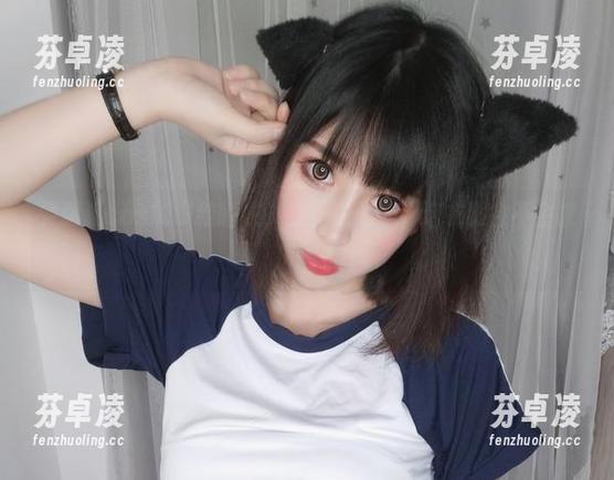 雯粥粥 雯粥粥cos蝴蝶结睡衣,我正在思考,这衣服会不会被拆掉?