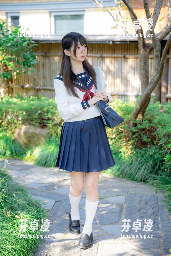 当魔物喵nigisa邂逅学妹：写真里的青春瞬间，满分还是抄袭？