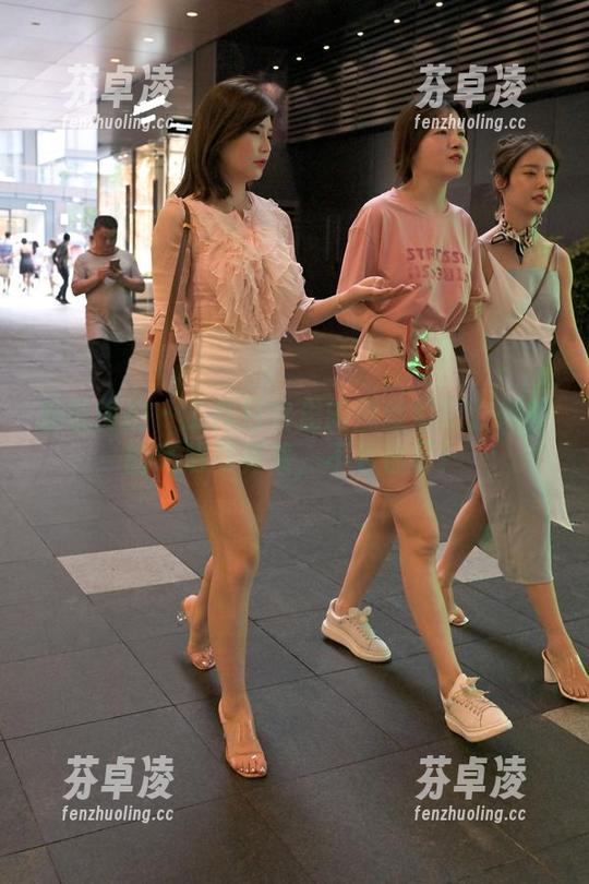 魔镜街拍 - 工作日常里的黑丝幻影：婷婷的高清写真集，不看你亏！