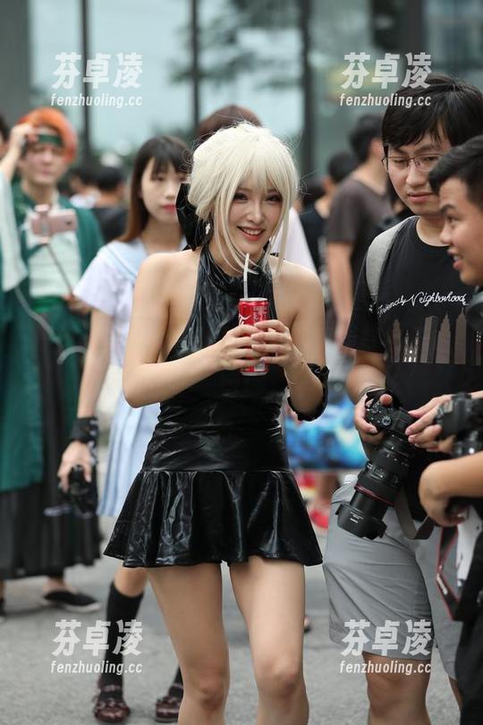 魔镜街拍 黑丝苗条?魔镜街拍图集,资源打包带走哦!