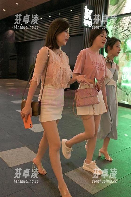 实事求是：分享魔镜街拍的高清作品，紧身裤到底能撑多久？
